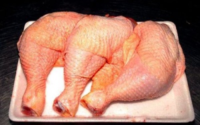 Siêu thị Việt bán đùi gà Mỹ rẻ như... rau