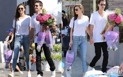 Miranda Kerr nắm chặt tay tỷ phú công nghệ 25 tuổi