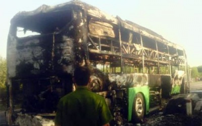 Xe khách bốc cháy dữ dội, 46 hành khách thoát chết