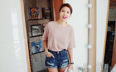 Áo phông trơn màu: “Bảo bối” kết hợp đồ mùa nóng dễ không tưởng