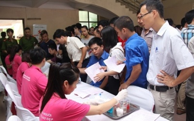 Người dân Thái Nguyên xếp hàng dài đi hiến máu