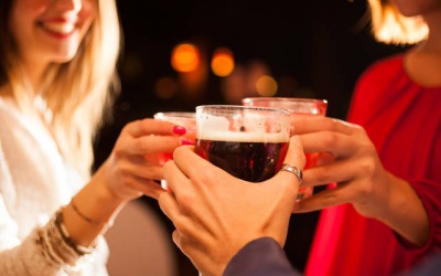 Tại sao cổ họng xuất hiện nhiều đờm khi uống rượu bia?