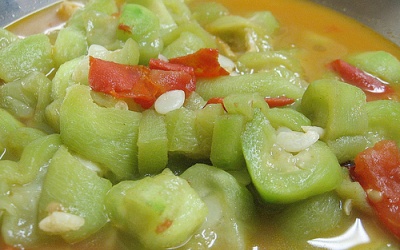 Canh mướp trứng gà chữa viêm đại tràng