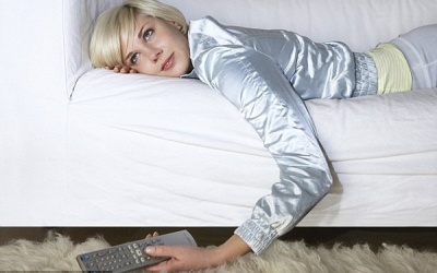 Nằm ghế mềm - dễ đau lưng