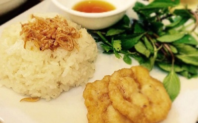 Xôi chả mực và mẹt gà tuyết ở Hà Nội