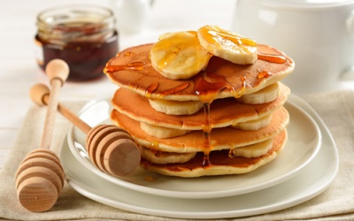Ăn sáng kiểu Mỹ với pancake mật ong ngọt mềm môi