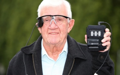 Người đầu tiên được cấy mắt sinh học trên thế giới