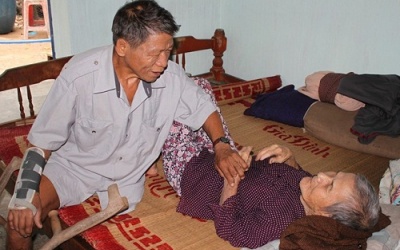 Thương binh cưu mang 3 người hàng xóm mù lòa, bại liệt