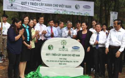 Vinamilk trồng cây xanh tưởng niệm các anh hùng liệt sỹ ngã ba Đồng Lộc