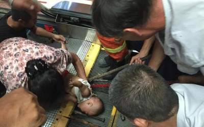 Thuộc lòng quy tắc an toàn khi đi thang cuốn