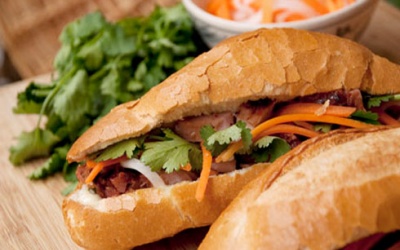 41 người ngộ độc bánh mì tại Vĩnh Long do đâu?