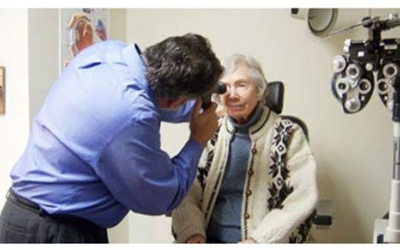 Những ai dễ mắc bệnh thoái hóa điểm vàng?