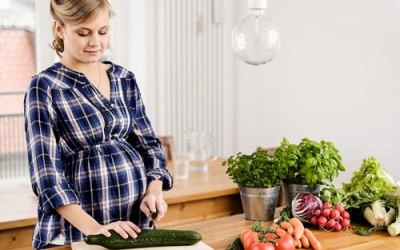 Chế độ dinh dưỡng cho mẹ bầu trong 3 tháng đầu thai kỳ