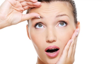 Giật mình với phương pháp xóa nhăn bằng… dao cạo