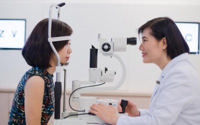 Vì sao có triệu chứng ruồi bay trước mắt?