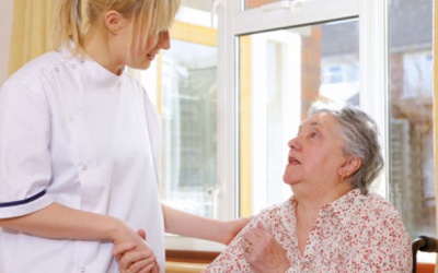 Bị sa sút trí tuệ có cần khám và điều trị ở bệnh viện?