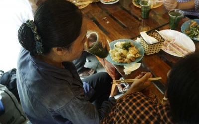 Ca sỹ Tuấn Hưng mở quán cơm 1.000 đồng