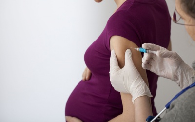 Phụ nữ mang thai có nên tiêm phòng ho gà?