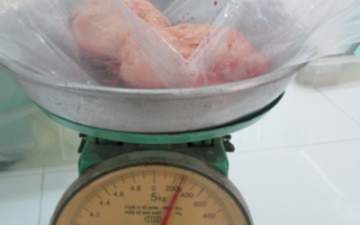 Đi khám bệnh mới biết mang tinh hoàn 'khủng'