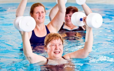 Tập thể dục dưới nước tốt hơn tập trên cạn 15 lần