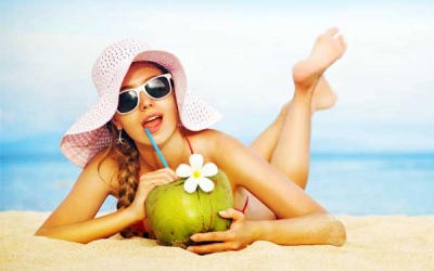 Da sáng đẹp, sạch mụn và nám với nước dừa