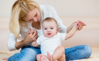 Bé 8 tháng chưa biết ngồi có cần bổ sung calci?