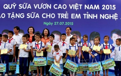 Quỹ vươn cao Việt Nam và 26 triệu ly sữa cho trẻ em