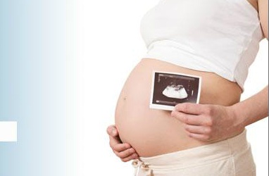 Hành trình 9 tháng 10 ngày: Tháng thứ 4, bé đã biết cử động