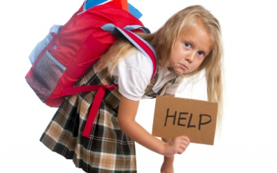 Vì sao trẻ sớm thành 'ông còng', 'bà còng'?