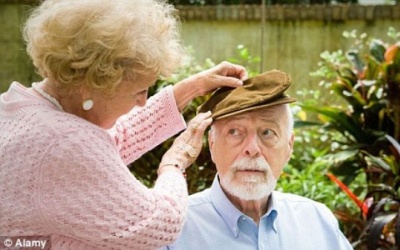 Cách chăm sóc bệnh nhân Alzheimer mỗi ngày