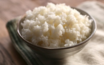 Cơm để nguội hấp lại, có nên ăn không?