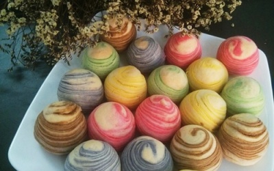 Mâm cỗ trông trăng lạ mắt với bánh Trung thu ngàn lớp