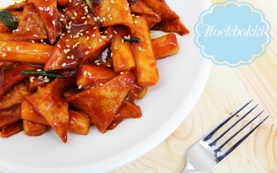 Trổ tài làm tokbokki chiêu đãi cả nhà ngày mát trời
