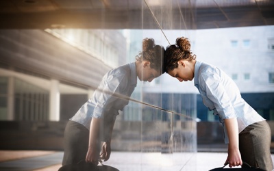 Mệt mỏi vô cớ, dễ bị kích động: Dấu hiệu của bệnh nguy hiểm