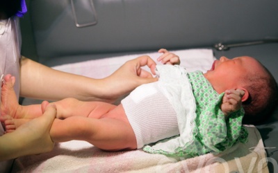 Chăm sóc rốn trẻ sơ sinh tại nhà đơn giản