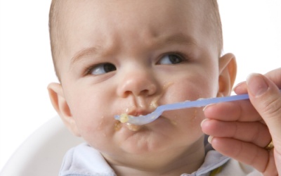 Xa rời bầu sữa mẹ, bé dễ bị bệnh đường hô hấp