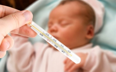 Giúp trẻ mọc răng không sốt chỉ bằng nước lá hẹ