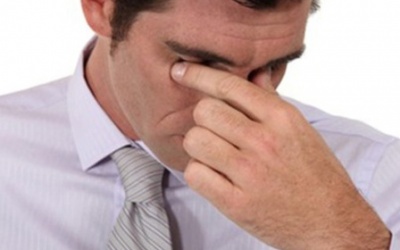 Mỏi mắt, nhức mỏi mắt... do dùng máy tính nhiều