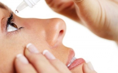 Cẩn trọng khi dùng thuốc nhỏ mắt