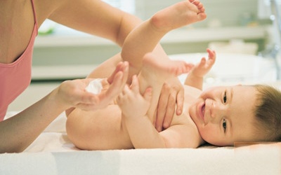 Mách mẹ cách trị da khô nẻ cho bé yêu mùa hanh khô