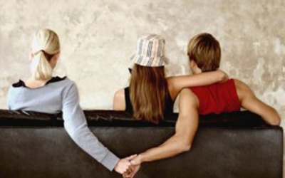 Tôi khó nhọc sinh con, còn anh “khó nhọc” bên bồ nhí