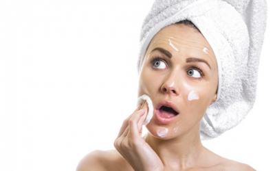 Rửa mặt sai cách biến bạn thành bà già