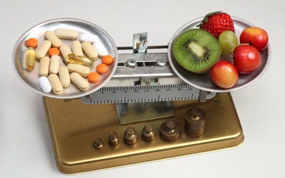 Bổ sung vitamin từ thực phẩm hay TPCN tốt hơn?