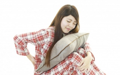 Đấm lưng khi có kinh nguyệt: Dễ rong kinh, mắc bệnh phụ khoa