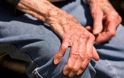 Run tay chân nên khám ở đâu?