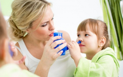 Các bước vệ sinh mũi cho trẻ đúng, an toàn