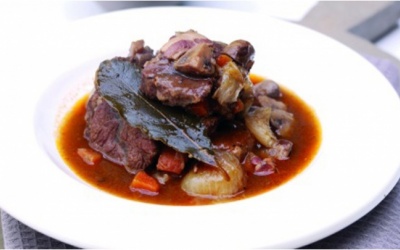 Ấm cúng ngày Đông với món bò sốt vang cổ điển