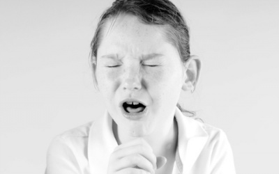 Vì sao trẻ hay ho đêm?