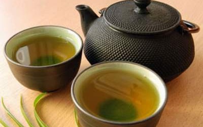 Có nên uống thực phẩm chức năng với nước chè xanh?