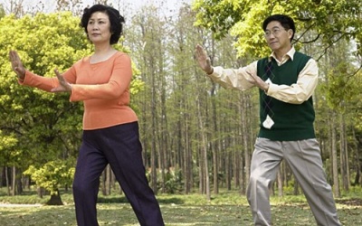 Người có tuổi phòng đau thấp khớp mùa lạnh thế nào?